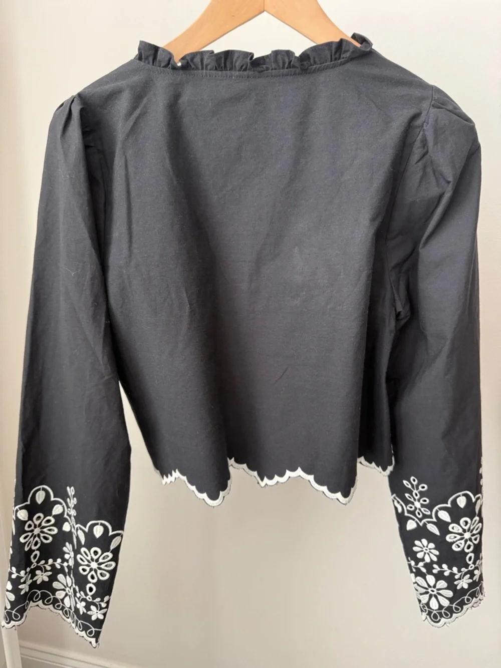 HM Black Embroidered Tie Front Top Size M
NWT - Picture 5 of 8